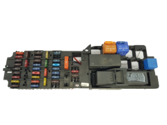 Säkringsbox Mercedes 2025455240 08820210