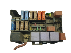 Säkringsbox Renault 8200283131 D 55RDYI0A8 LEAR