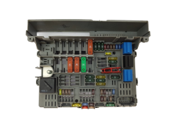Säkringsbox 6906621-02 18844.000.002A B010098800 BMW 20208
