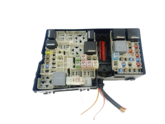 Säkringsbox Ford AV6T-14A067-AD E02345500 37935