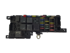 Säkringsbox 518828108 30728008 Volvo
