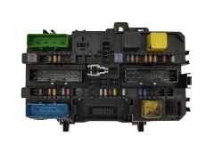 Säkringsbox 13145021 5DK008669-70 Opel GM Hella