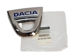 Emblem Fram Dacia Logan Sandero 628908295R Ny Original